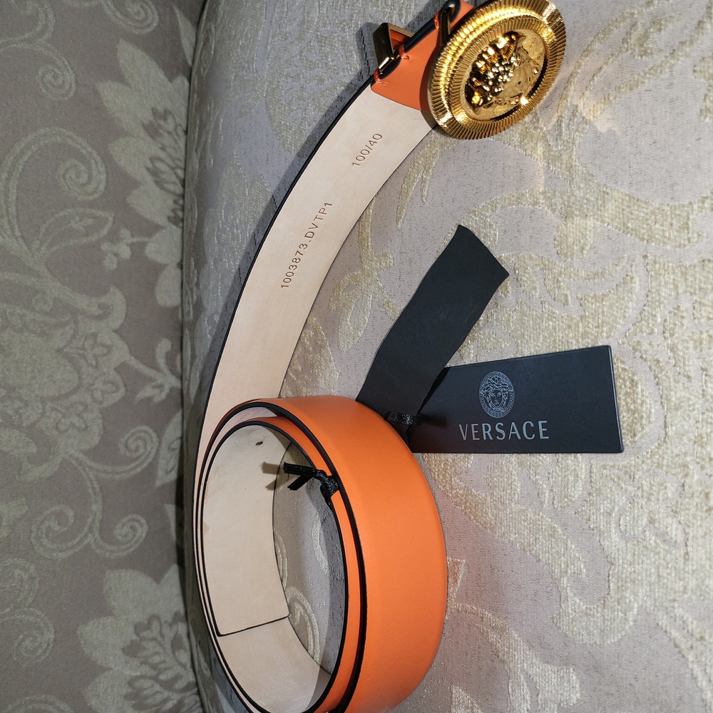 Versace - Picture 3 of 3